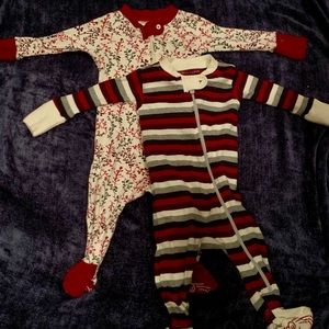 Burt’s bees baby onsies🐝❤️